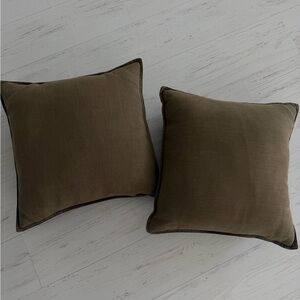 2 throw pillows 16”
